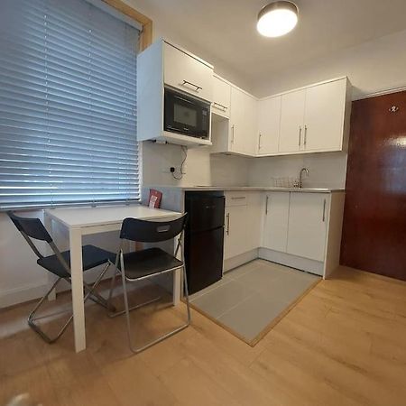 Newly Refurbished Studio Лондон Экстерьер фото