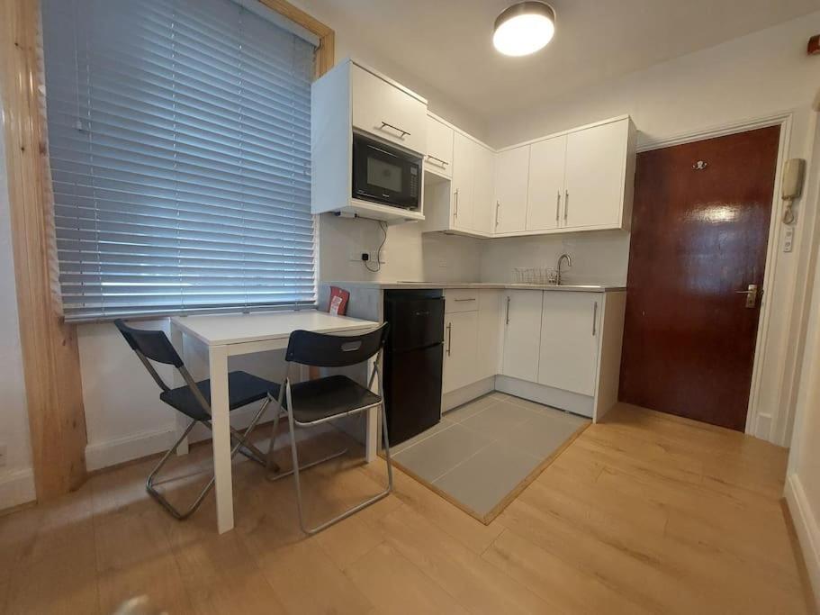 Newly Refurbished Studio Лондон Экстерьер фото